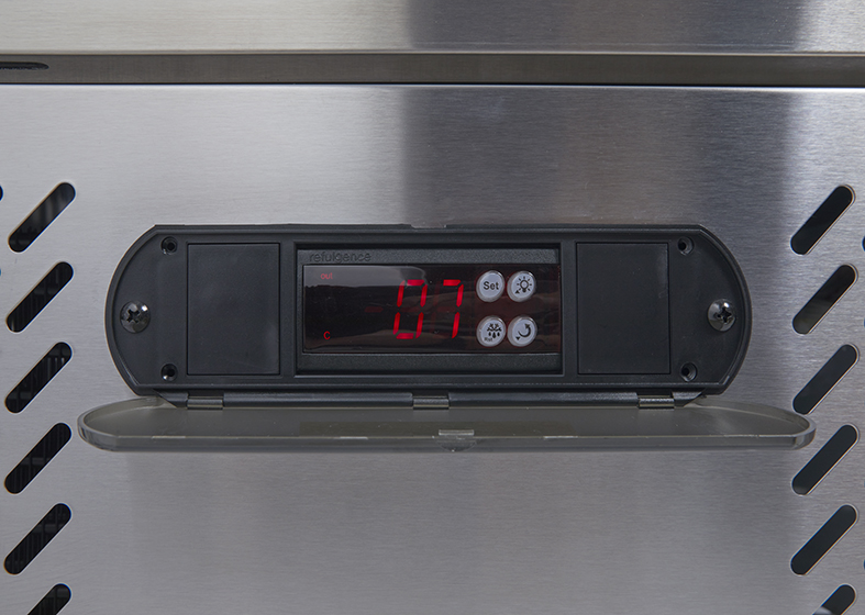 Gastro-Cool - Edelstahl Kühlschrank mit Glastür - Umluft - groß - GCGD300 - Digitale Temperaturkontrolle