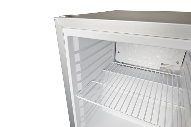 Gastro-Cool Minikühlschrank für Tankstelle oder Gastronomie - KühlWürfel - silber - GCKW25 Innenraum